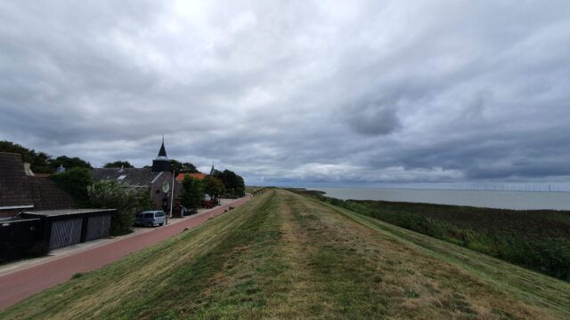 op de friese dijk